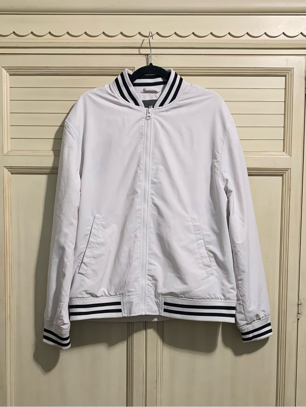 H&M White Varsity Track Baseball Jacket with Black Stripes Men’s Size Medium